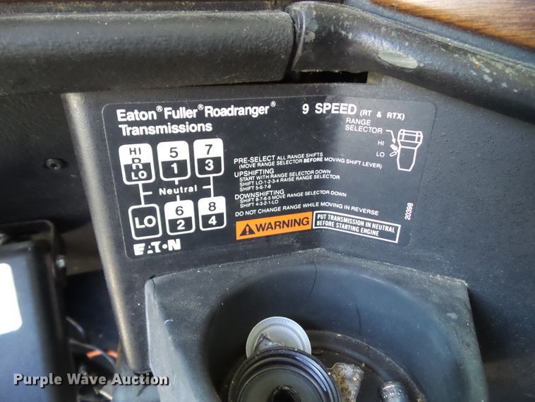 image for item DF0783 1992 Freightliner FLD112 semi truck