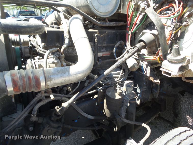 image for item DF0783 1992 Freightliner FLD112 semi truck