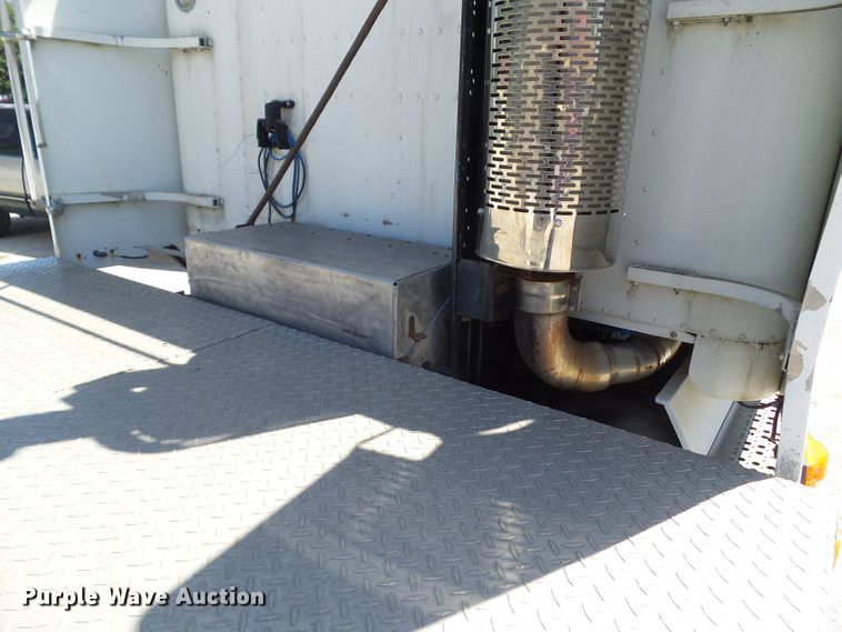 image for item DF0783 1992 Freightliner FLD112 semi truck