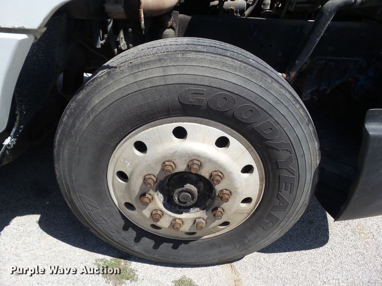 image for item DF0783 1992 Freightliner FLD112 semi truck