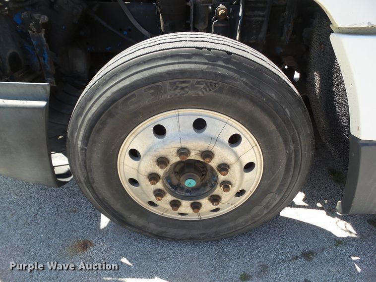 image for item DF0783 1992 Freightliner FLD112 semi truck