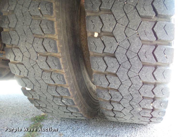 image for item DF0783 1992 Freightliner FLD112 semi truck