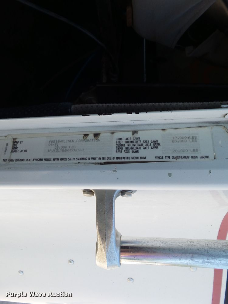 image for item DF0783 1992 Freightliner FLD112 semi truck