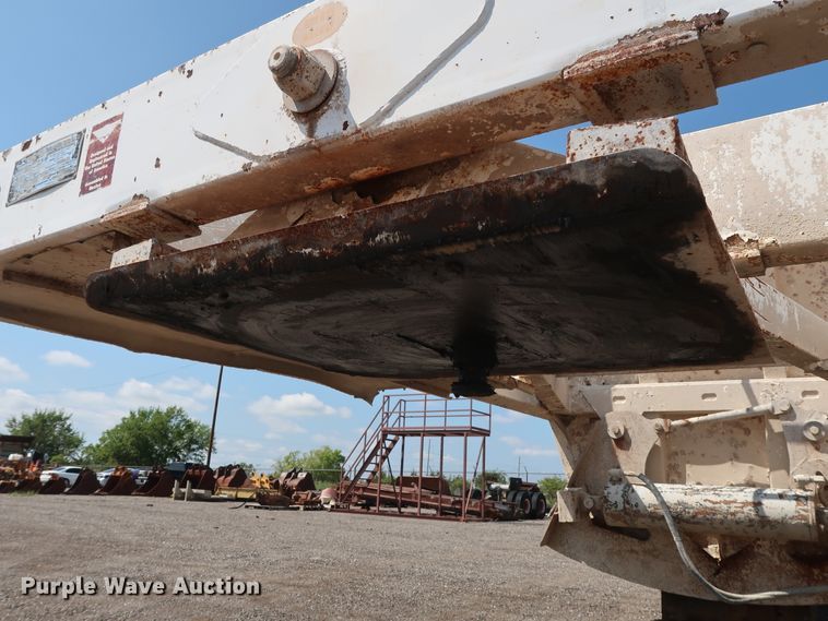 image for item DG4110 2002 Flowboy BD24 bottom dump trailer