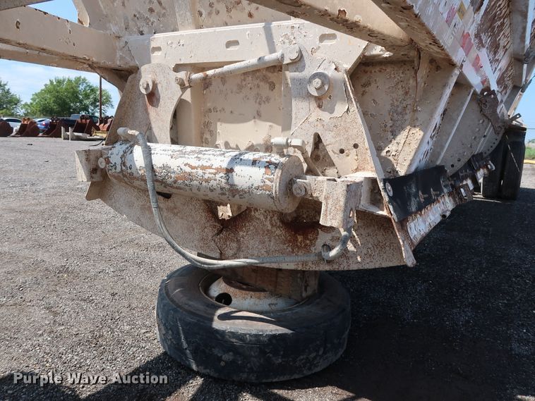 image for item DG4110 2002 Flowboy BD24 bottom dump trailer