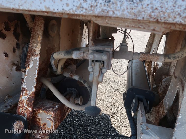 image for item DG4110 2002 Flowboy BD24 bottom dump trailer