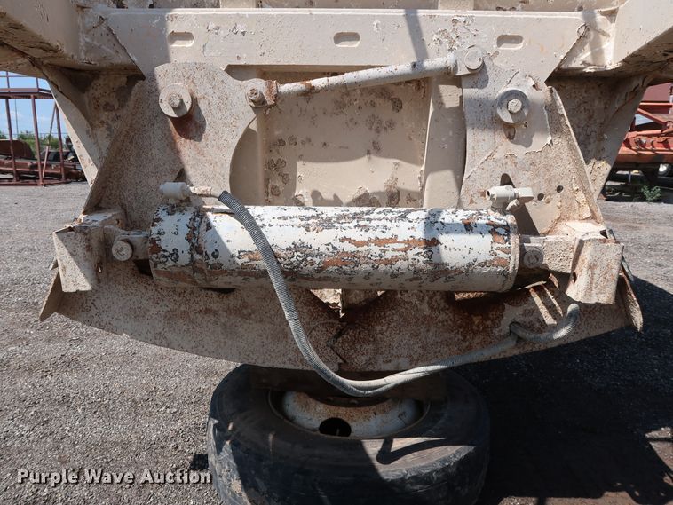 image for item DG4110 2002 Flowboy BD24 bottom dump trailer