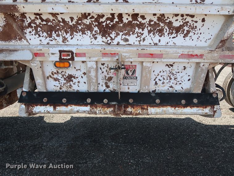 image for item DG4110 2002 Flowboy BD24 bottom dump trailer