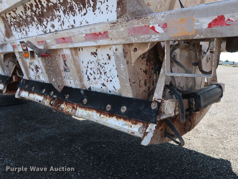 image for item DG4110 2002 Flowboy BD24 bottom dump trailer