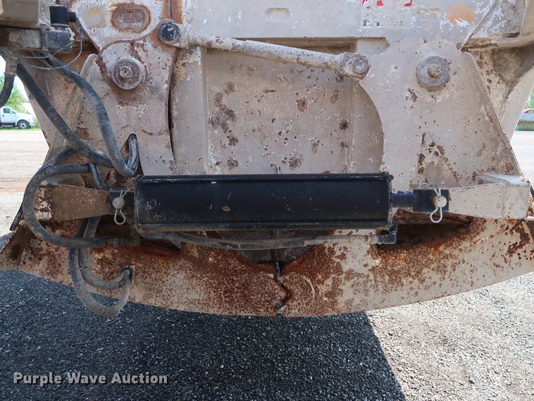 image for item DG4110 2002 Flowboy BD24 bottom dump trailer