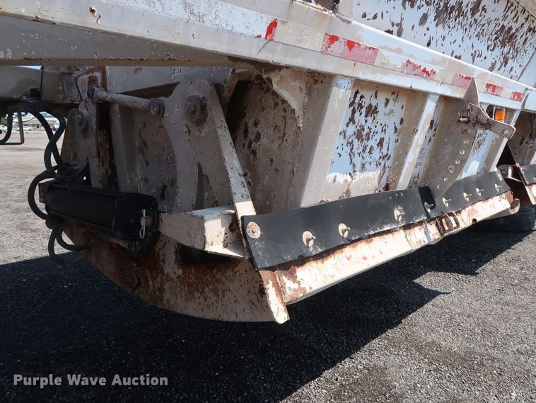 image for item DG4110 2002 Flowboy BD24 bottom dump trailer