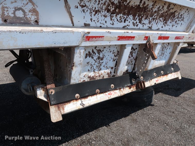 image for item DG4110 2002 Flowboy BD24 bottom dump trailer
