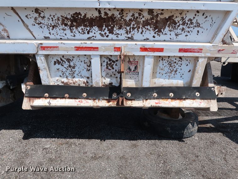 image for item DG4110 2002 Flowboy BD24 bottom dump trailer