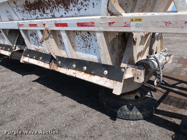 image for item DG4110 2002 Flowboy BD24 bottom dump trailer