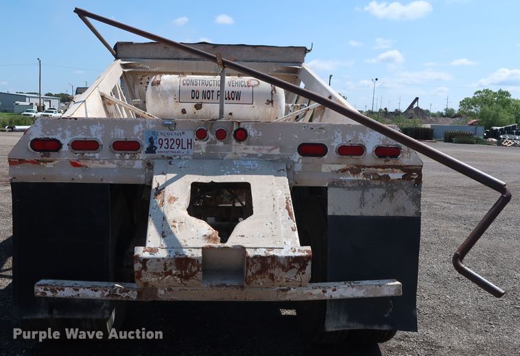 image for item DG4110 2002 Flowboy BD24 bottom dump trailer