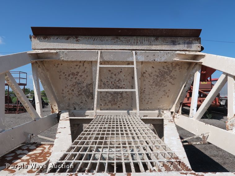 image for item DG4110 2002 Flowboy BD24 bottom dump trailer