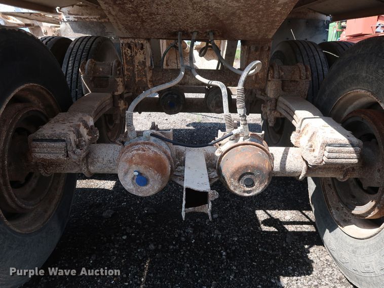 image for item DG4110 2002 Flowboy BD24 bottom dump trailer