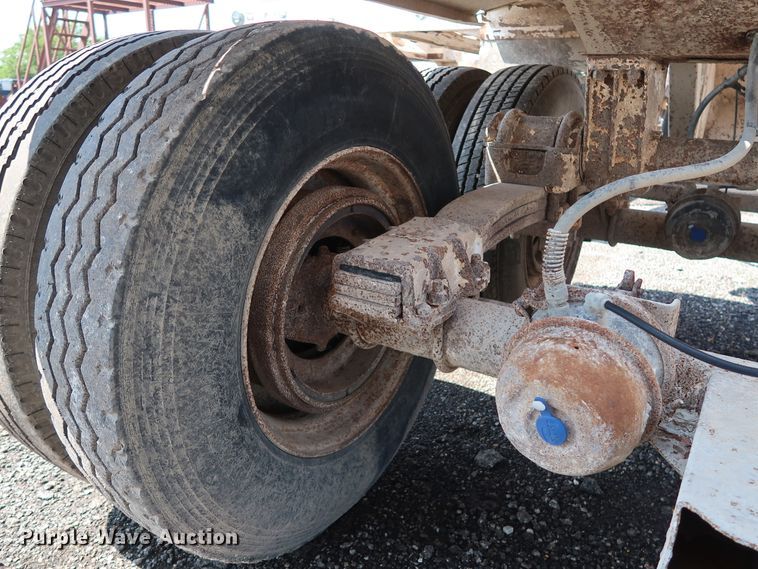 image for item DG4110 2002 Flowboy BD24 bottom dump trailer