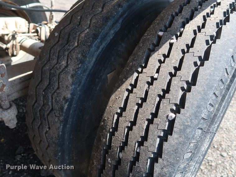 image for item DG4110 2002 Flowboy BD24 bottom dump trailer