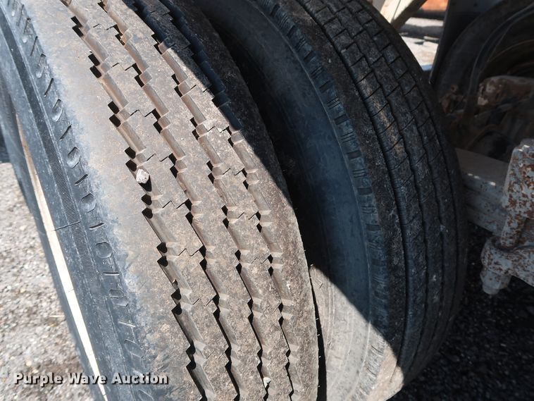 image for item DG4110 2002 Flowboy BD24 bottom dump trailer