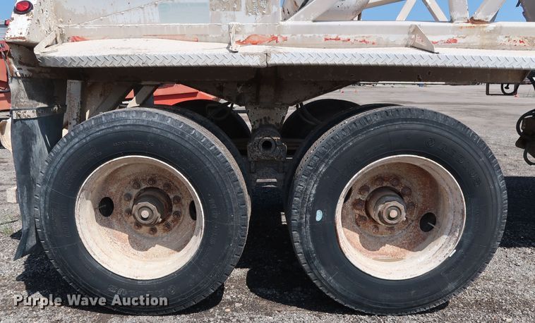 image for item DG4110 2002 Flowboy BD24 bottom dump trailer