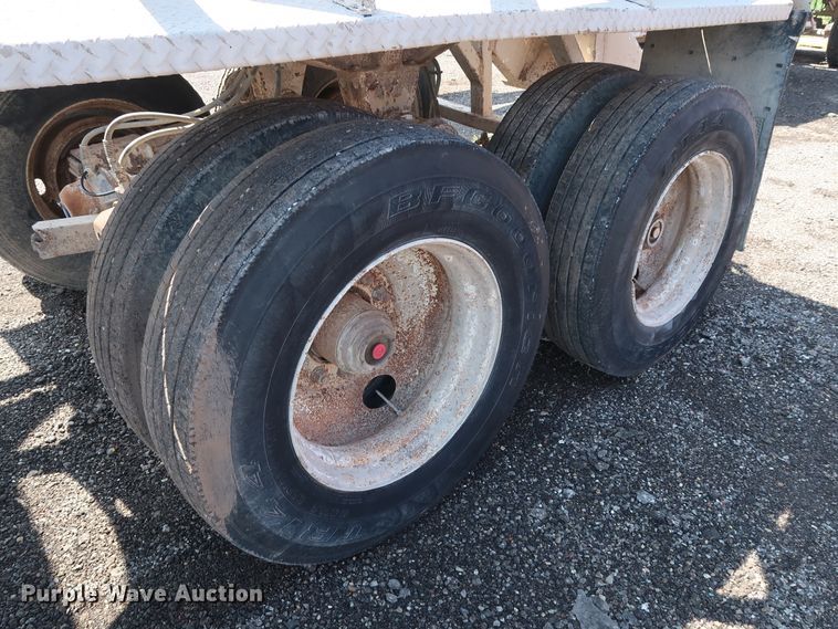 image for item DG4110 2002 Flowboy BD24 bottom dump trailer