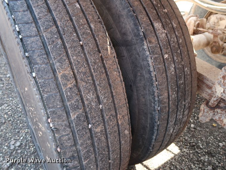 image for item DG4110 2002 Flowboy BD24 bottom dump trailer