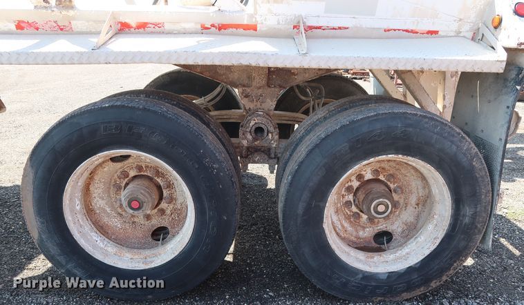 image for item DG4110 2002 Flowboy BD24 bottom dump trailer