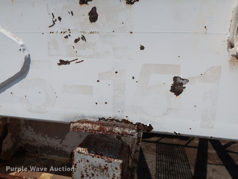 image for item DG4110 2002 Flowboy BD24 bottom dump trailer