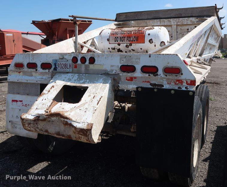 image for item DG4111 2002 Flowboy BD24 bottom dump trailer