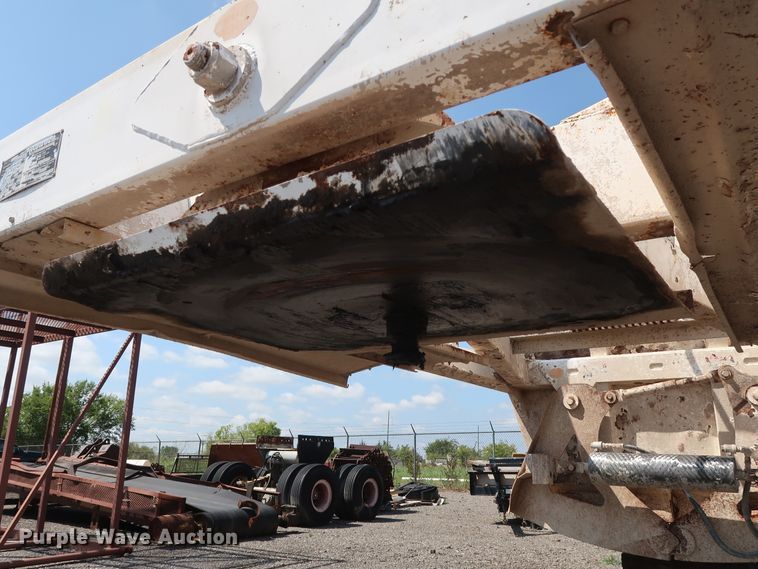 image for item DG4111 2002 Flowboy BD24 bottom dump trailer