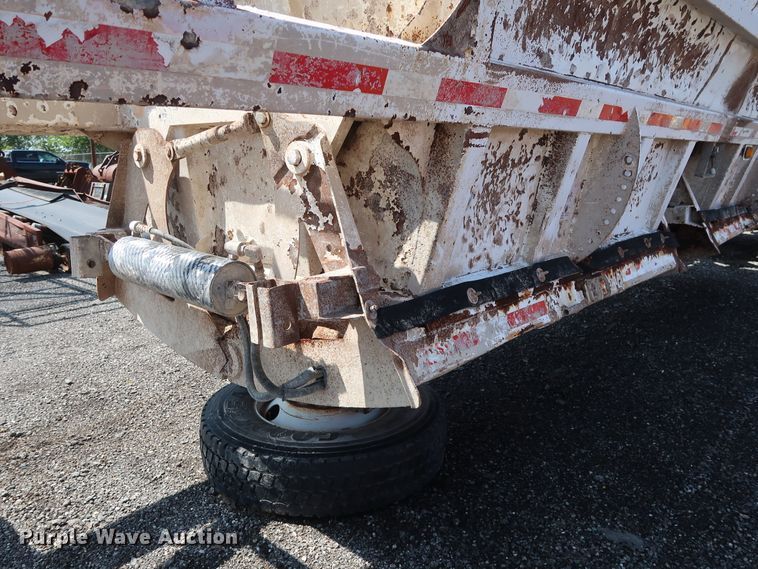 image for item DG4111 2002 Flowboy BD24 bottom dump trailer