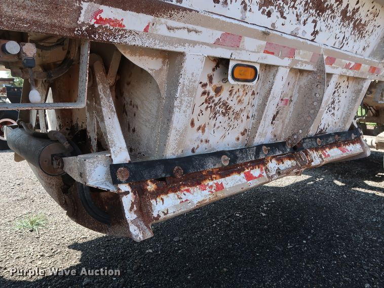 image for item DG4111 2002 Flowboy BD24 bottom dump trailer