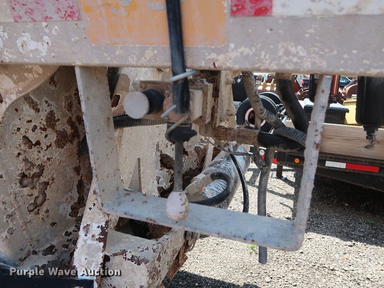 image for item DG4111 2002 Flowboy BD24 bottom dump trailer