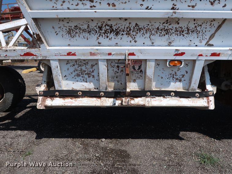 image for item DG4111 2002 Flowboy BD24 bottom dump trailer