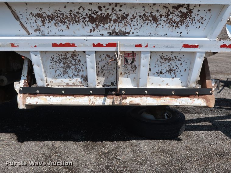 image for item DG4111 2002 Flowboy BD24 bottom dump trailer