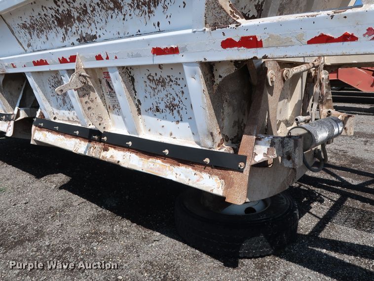 image for item DG4111 2002 Flowboy BD24 bottom dump trailer