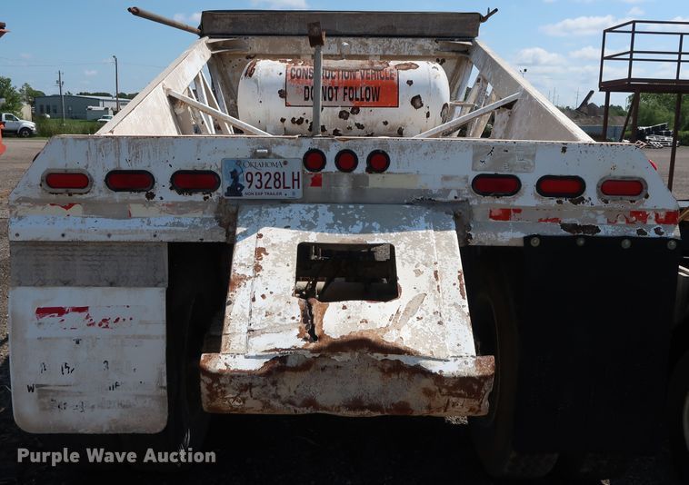 image for item DG4111 2002 Flowboy BD24 bottom dump trailer