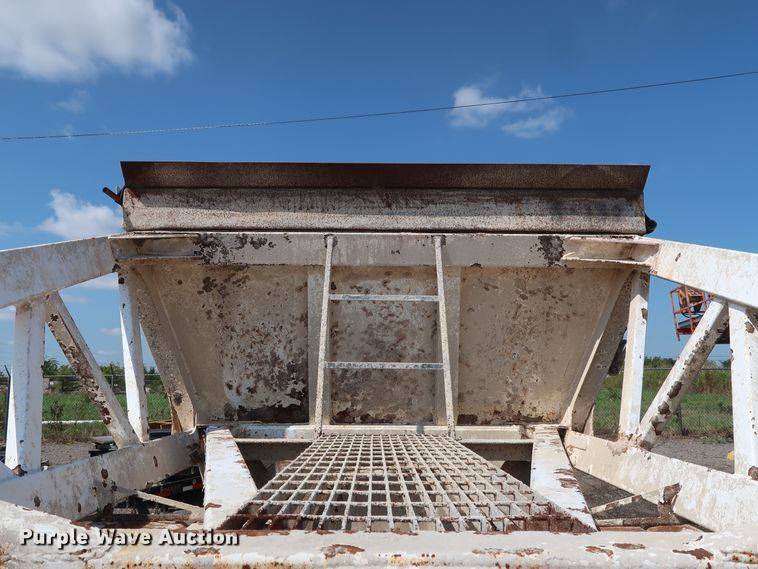 image for item DG4111 2002 Flowboy BD24 bottom dump trailer