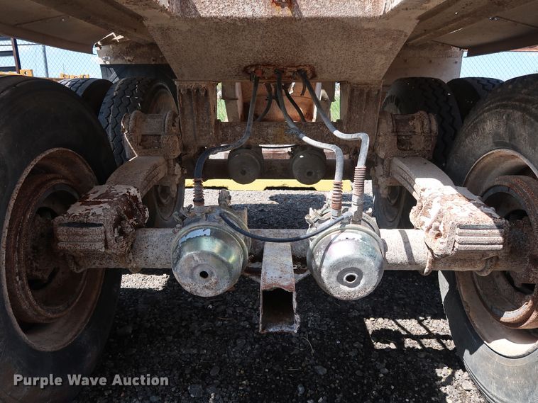 image for item DG4111 2002 Flowboy BD24 bottom dump trailer