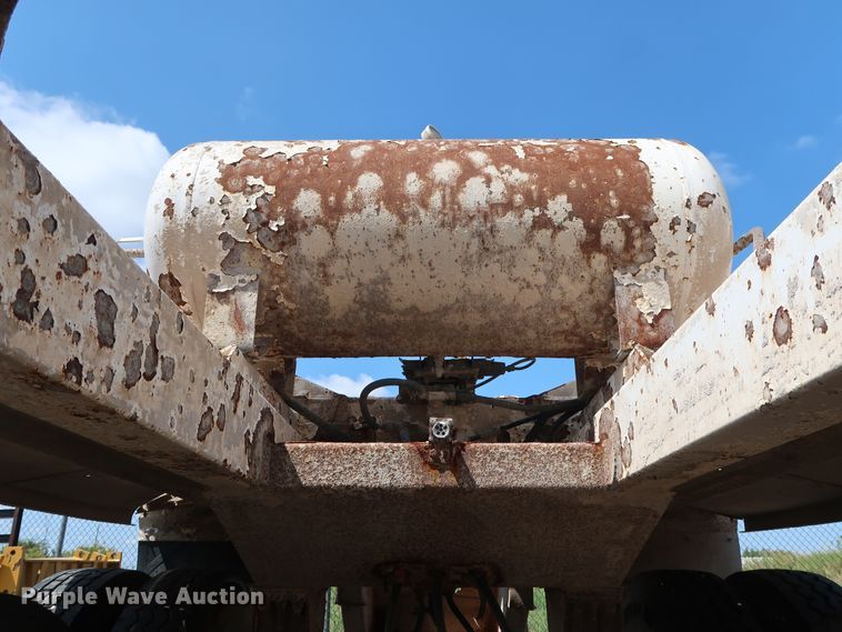 image for item DG4111 2002 Flowboy BD24 bottom dump trailer