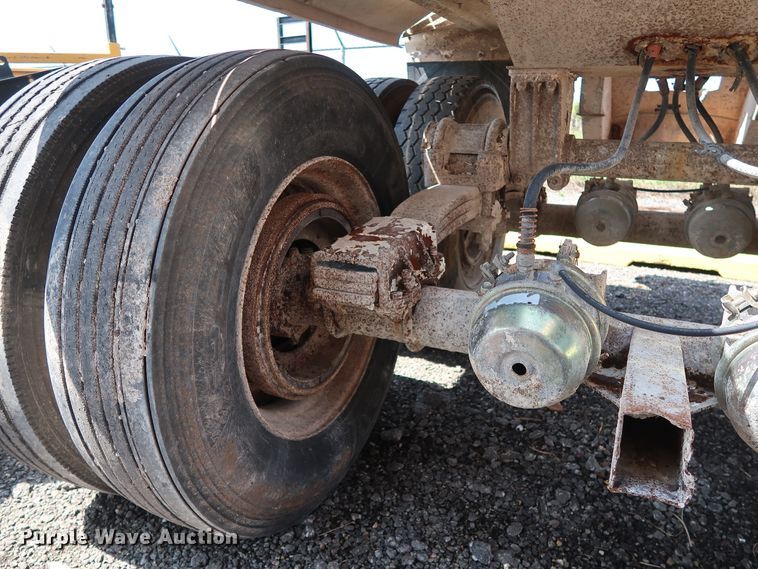 image for item DG4111 2002 Flowboy BD24 bottom dump trailer