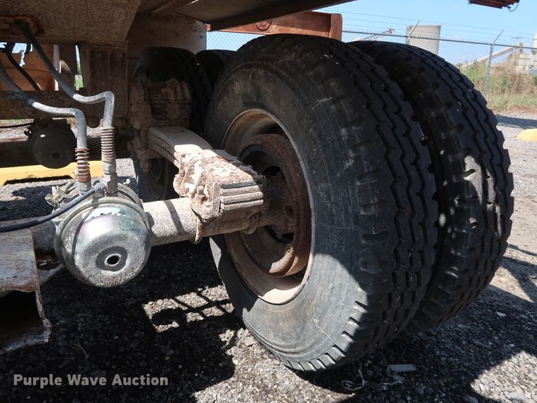 image for item DG4111 2002 Flowboy BD24 bottom dump trailer