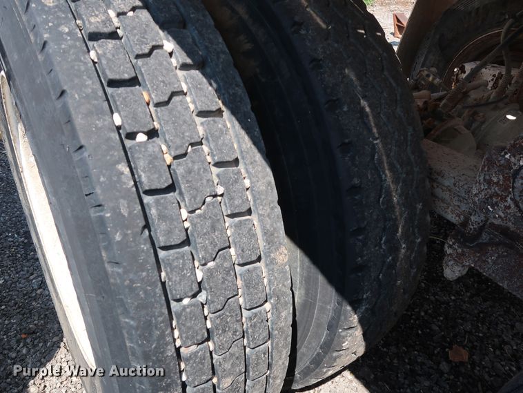 image for item DG4111 2002 Flowboy BD24 bottom dump trailer