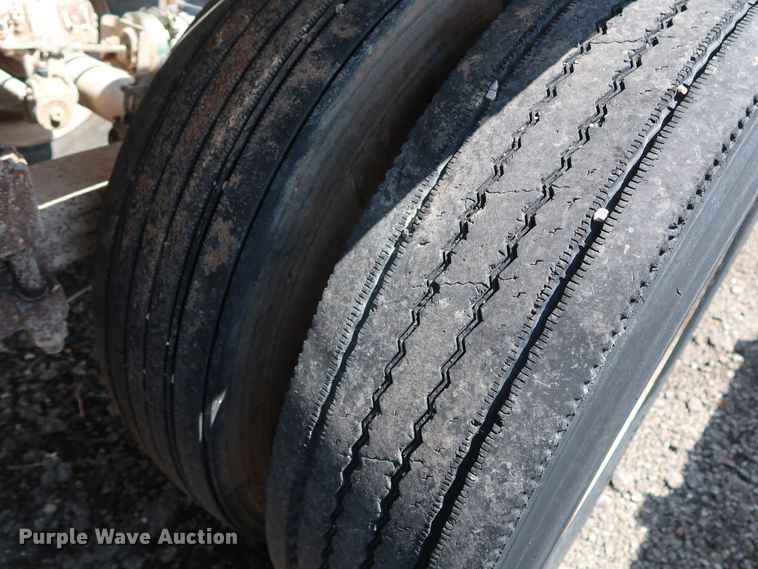 image for item DG4111 2002 Flowboy BD24 bottom dump trailer