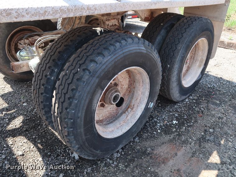 image for item DG4111 2002 Flowboy BD24 bottom dump trailer