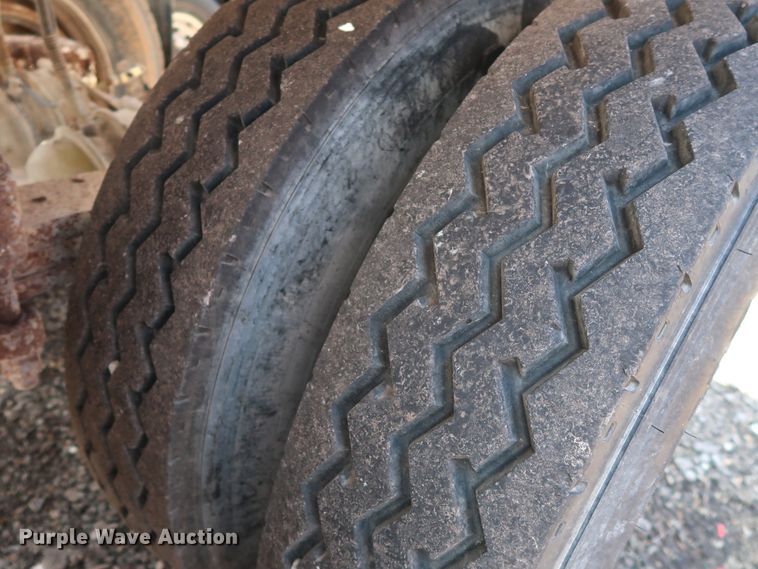 image for item DG4111 2002 Flowboy BD24 bottom dump trailer