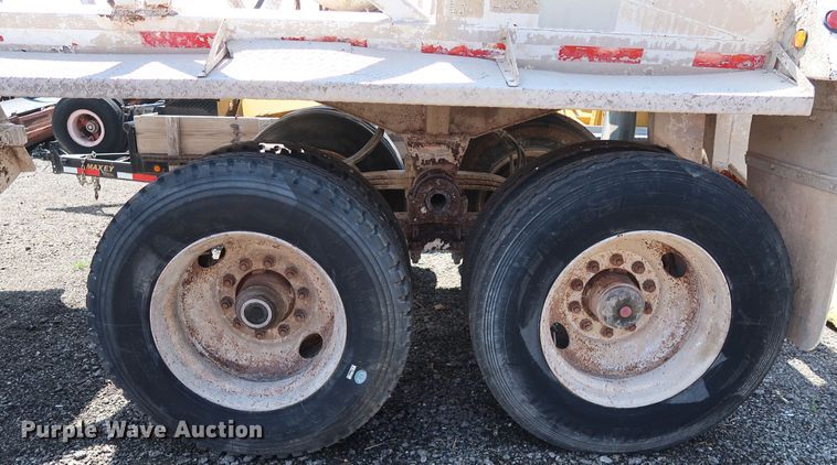 image for item DG4111 2002 Flowboy BD24 bottom dump trailer