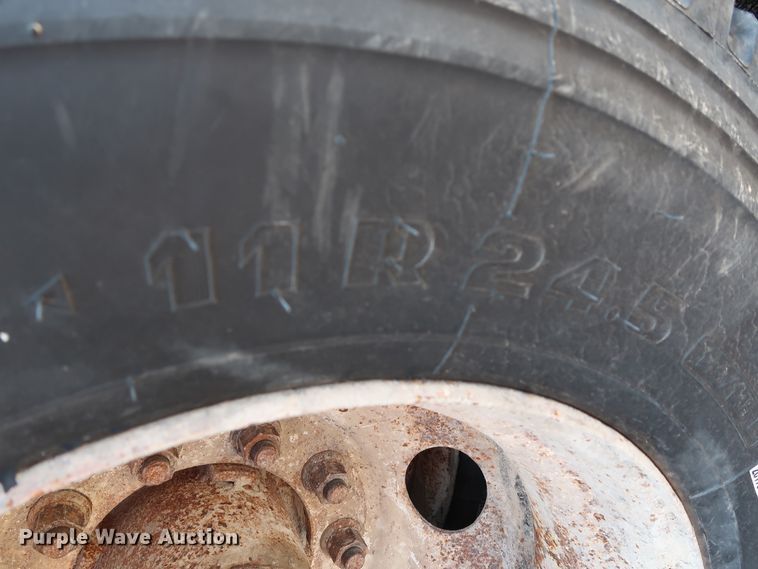 image for item DG4111 2002 Flowboy BD24 bottom dump trailer