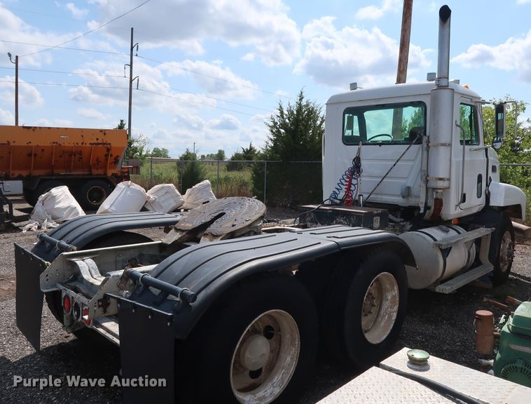 image for item DG4125 1996 Mack CH613 semi truck